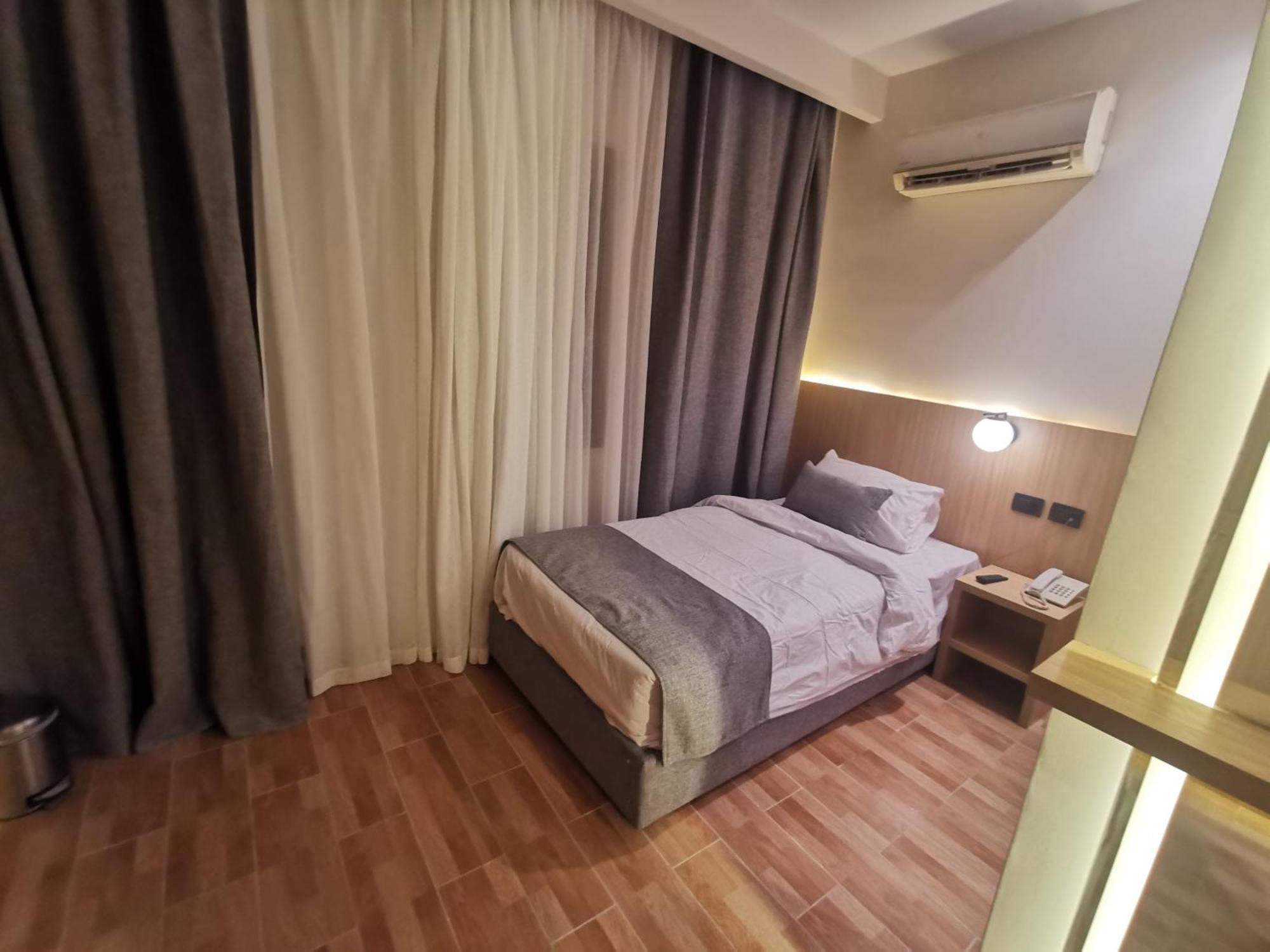 Green Plaza Inn "'Business &Families Only"' Alessandria Esterno foto